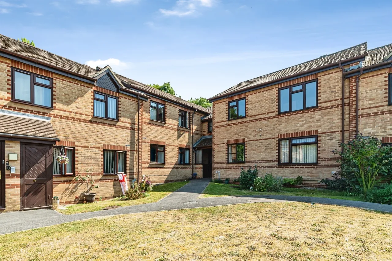 2 bed retirement property for sale, Gershwin Court, Basingstoke, RG22