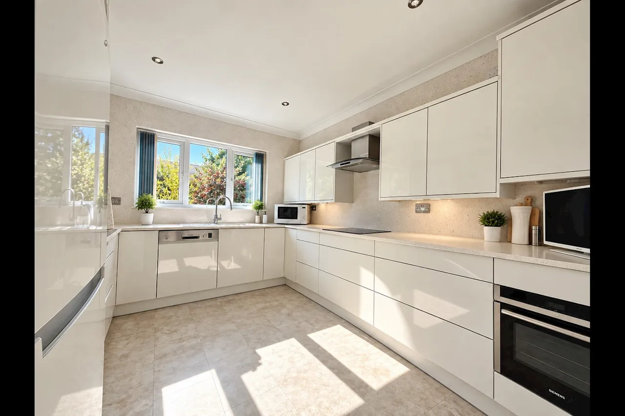 Walton Road, Walton On The Naze, CO14, photo 5