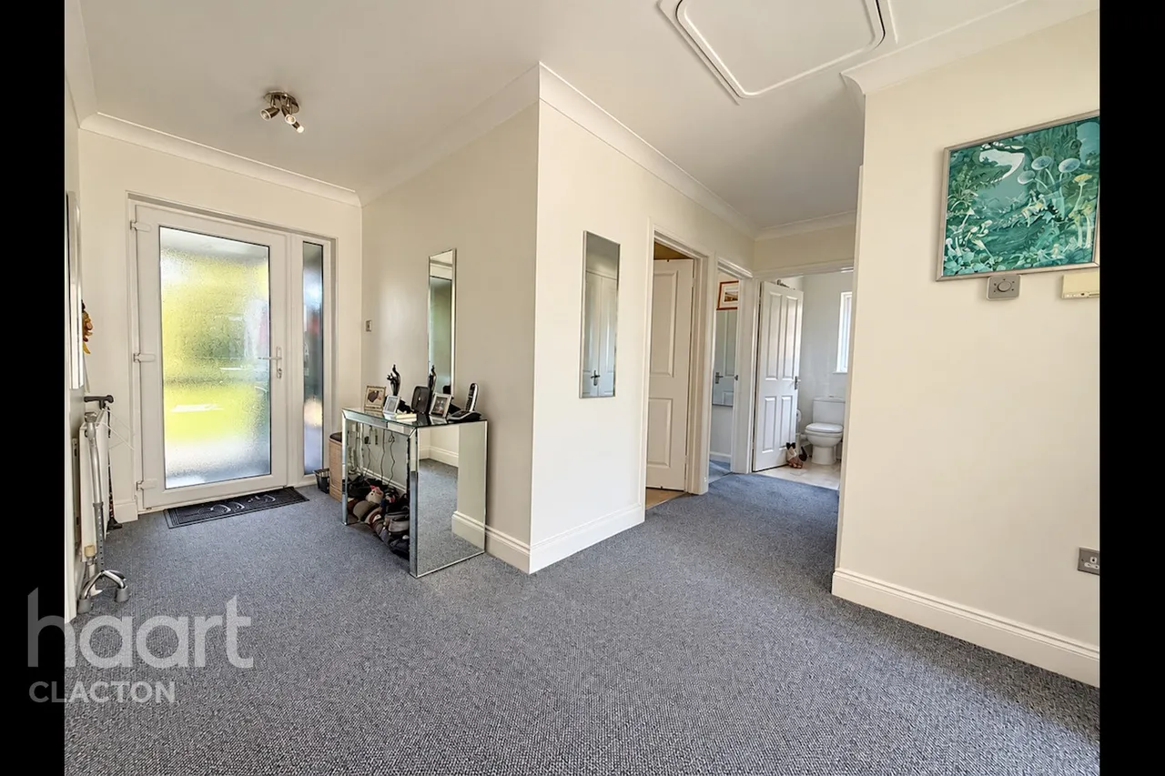 Walton Road, Walton On The Naze, CO14, photo 14