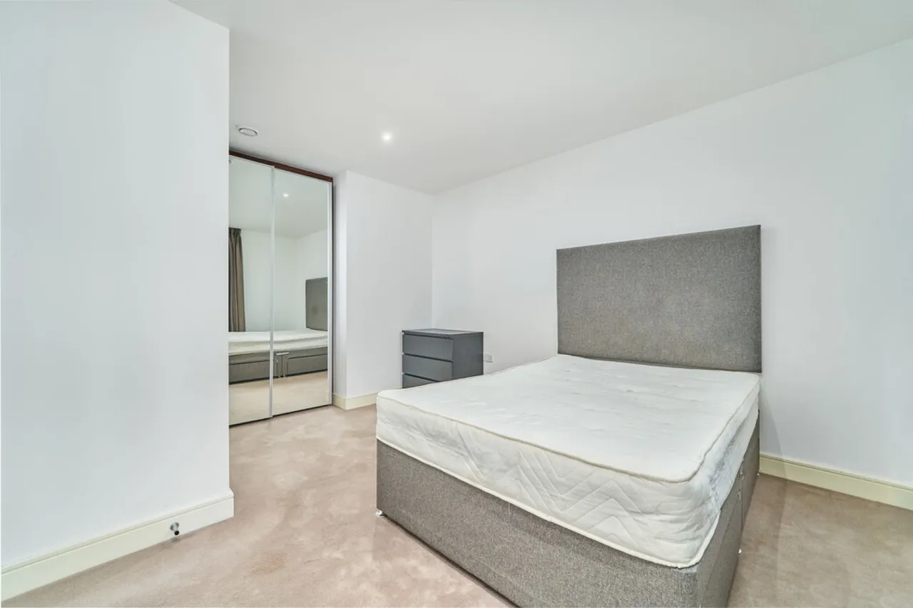 Trafalgar House, Battersea Reach, SW18, photo 7