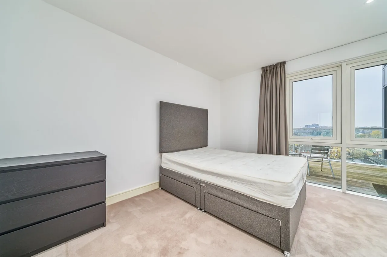 Trafalgar House, Battersea Reach, SW18, photo 3