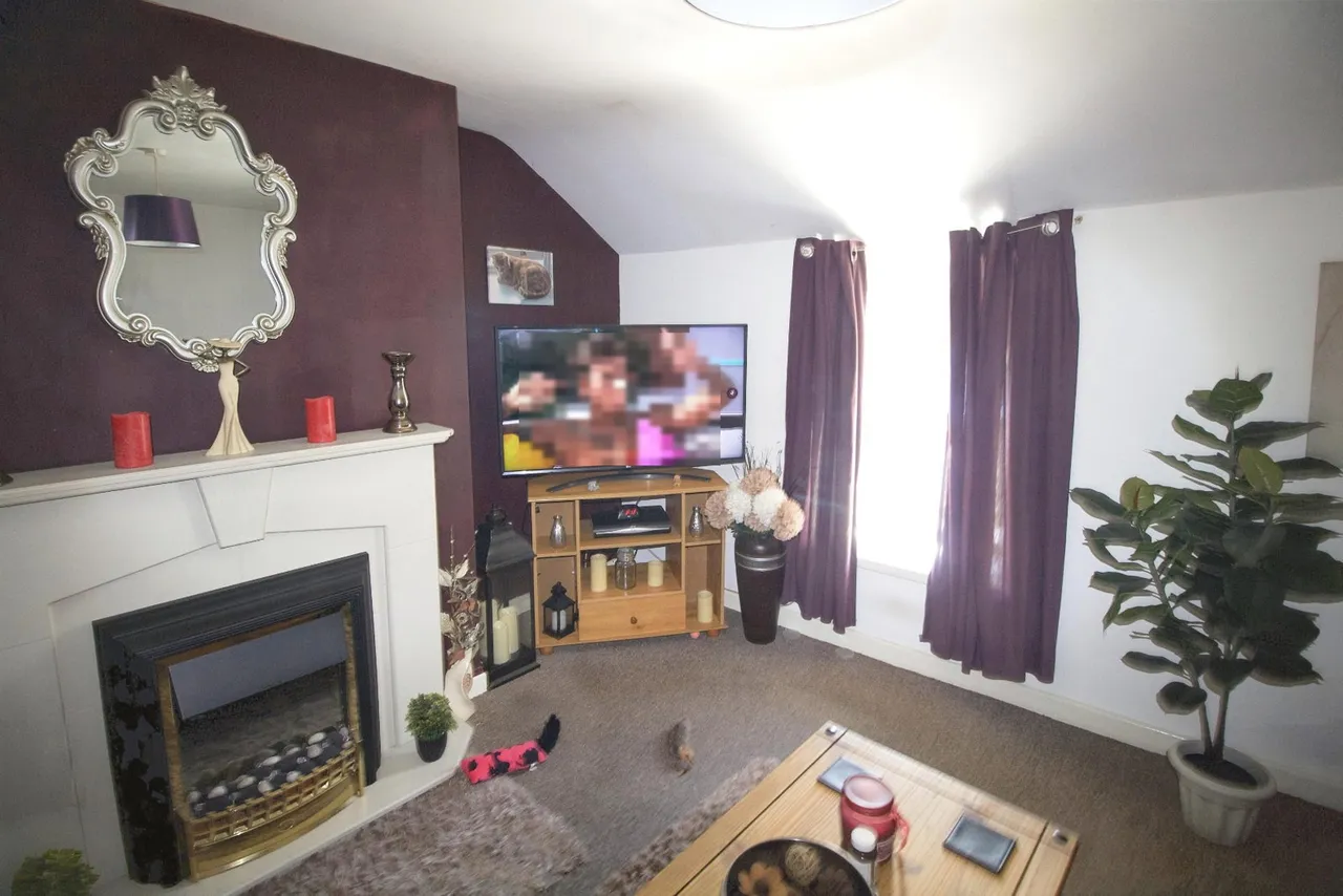 High Street, Llangefni, LL77, photo 4