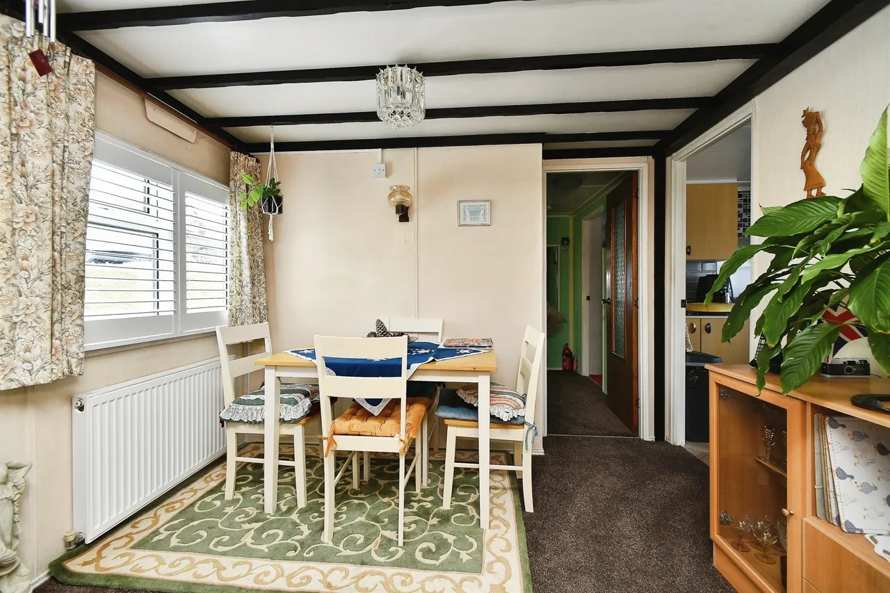 Court Farm Road, Newhaven, photo 5