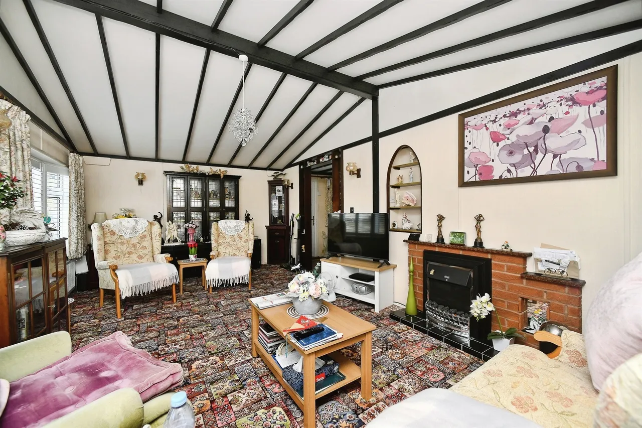 Court Farm Road, Newhaven, photo 9
