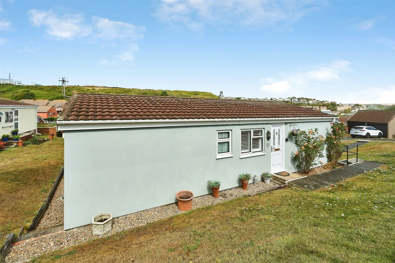 Court Farm Road, Newhaven, photo 7