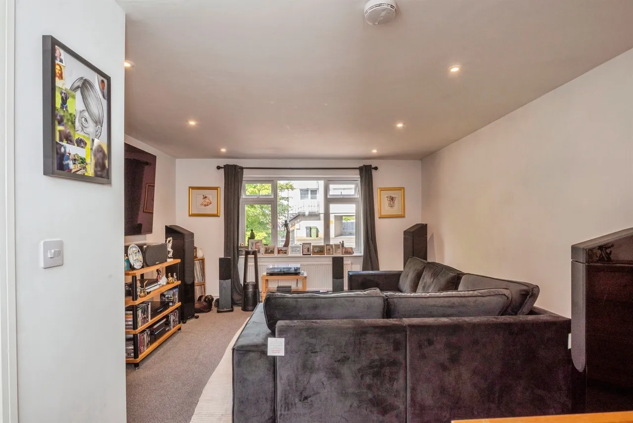 Dolphin Close, Worcester, photo 9