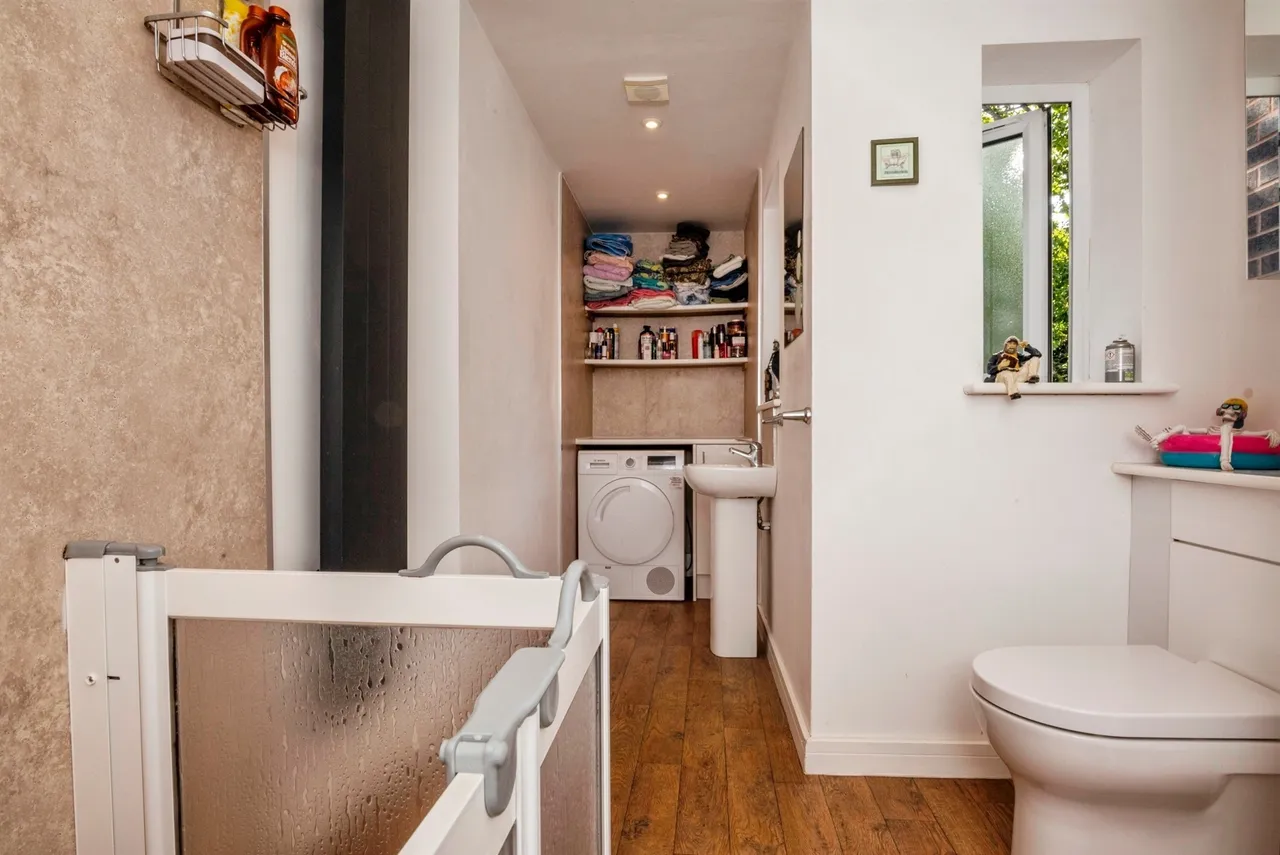 Dolphin Close, Worcester, photo 6