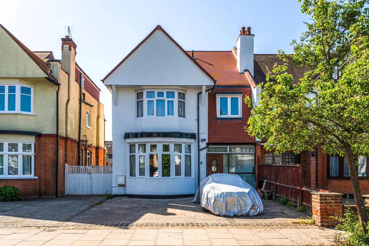 6 bed house for sale, Chandos Avenue, Whetstone, N20