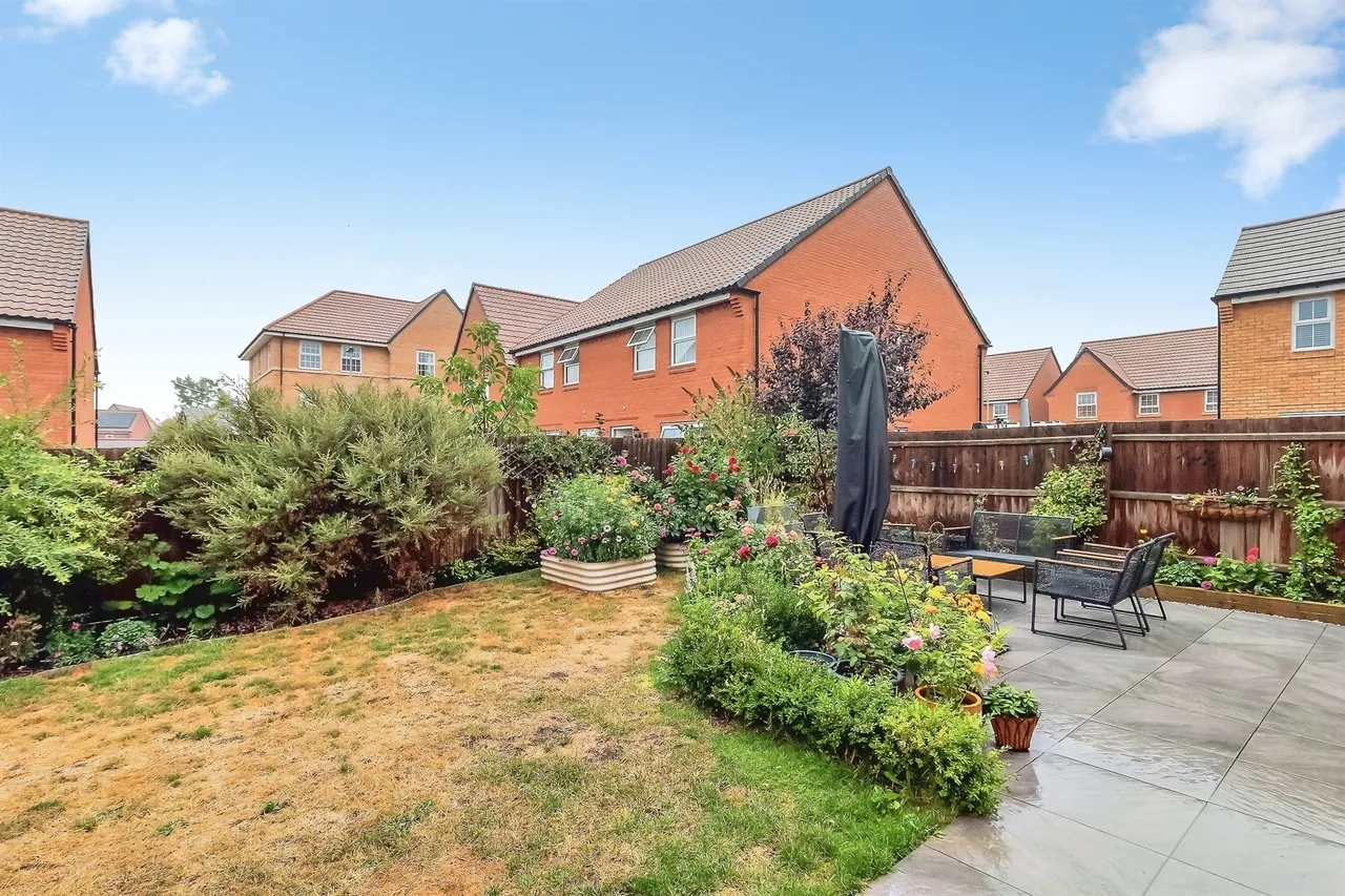 Siskin Road, Kettering, NN14, photo 18