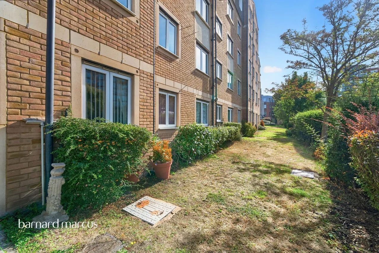 High Street, Feltham, TW13, photo 10