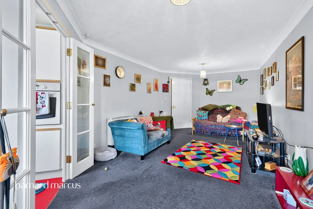 High Street, Feltham, TW13, photo 3