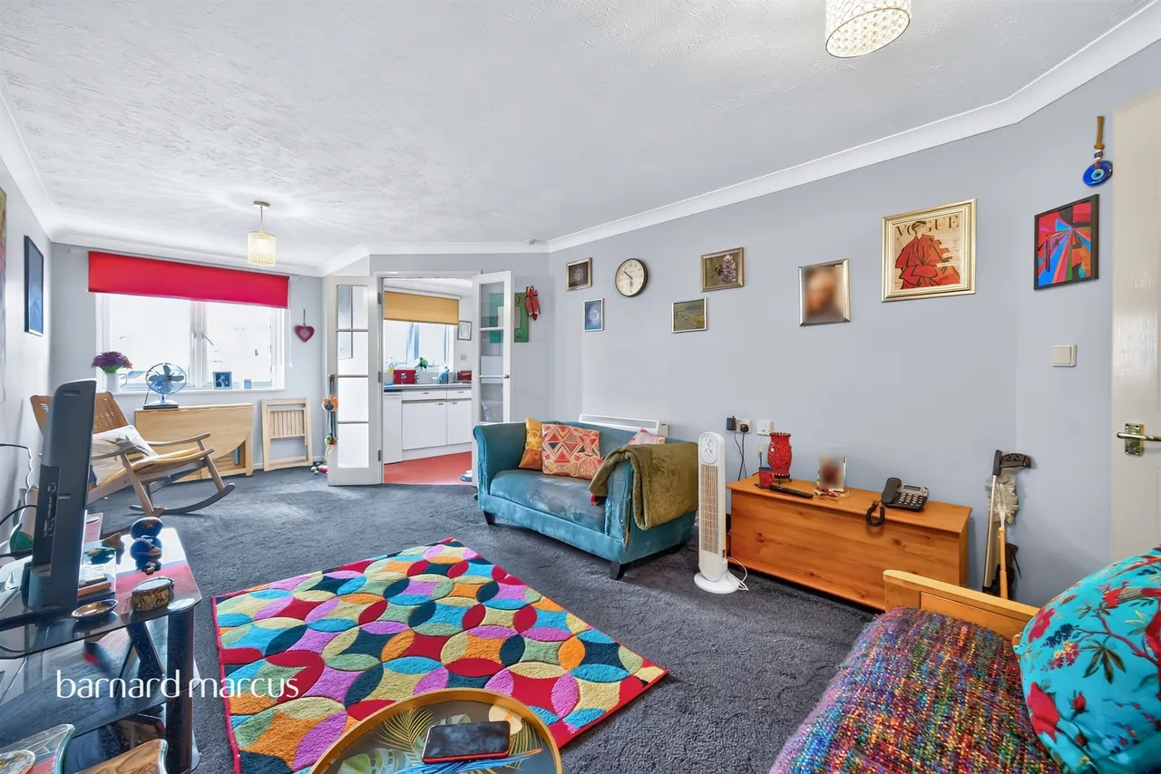High Street, Feltham, TW13, photo 2