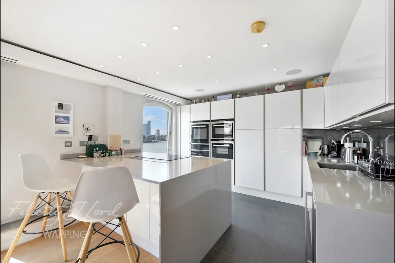 Trafalgar Court, Wapping Wall, E1W, photo 3
