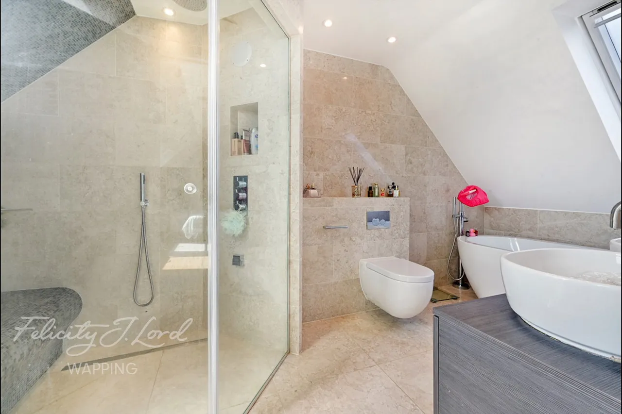 Trafalgar Court, Wapping Wall, E1W, photo 13