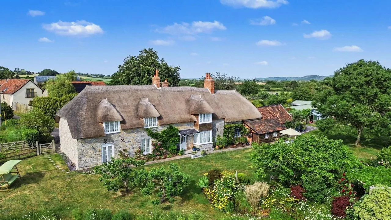 6 bed house for sale — Lillesdon, Taunton, Somerset, TA3 6BY