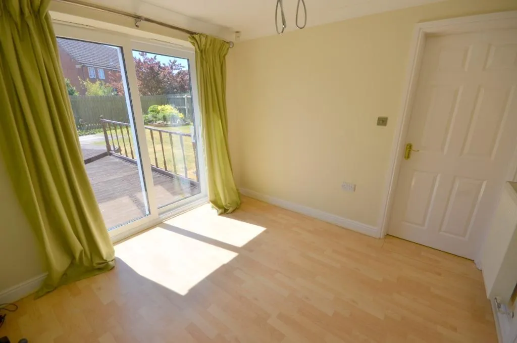 St Clements Way, New Waltham, DN36, photo 6