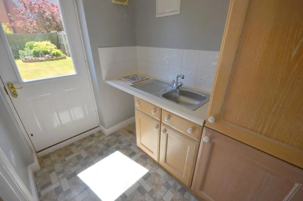 St Clements Way, New Waltham, DN36, photo 9