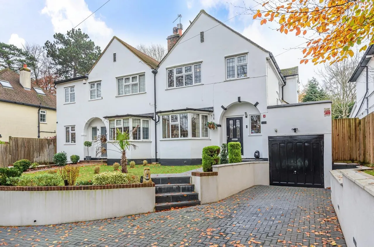 3 bed house for sale — Sutton Lane, Banstead, Surrey, SM7 3QP