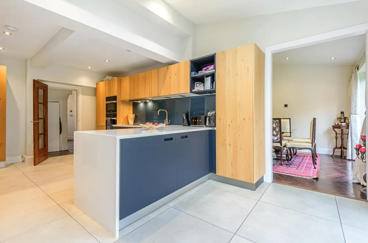 Sutton Lane, Banstead, Surrey, SM7 3QP, photo 6