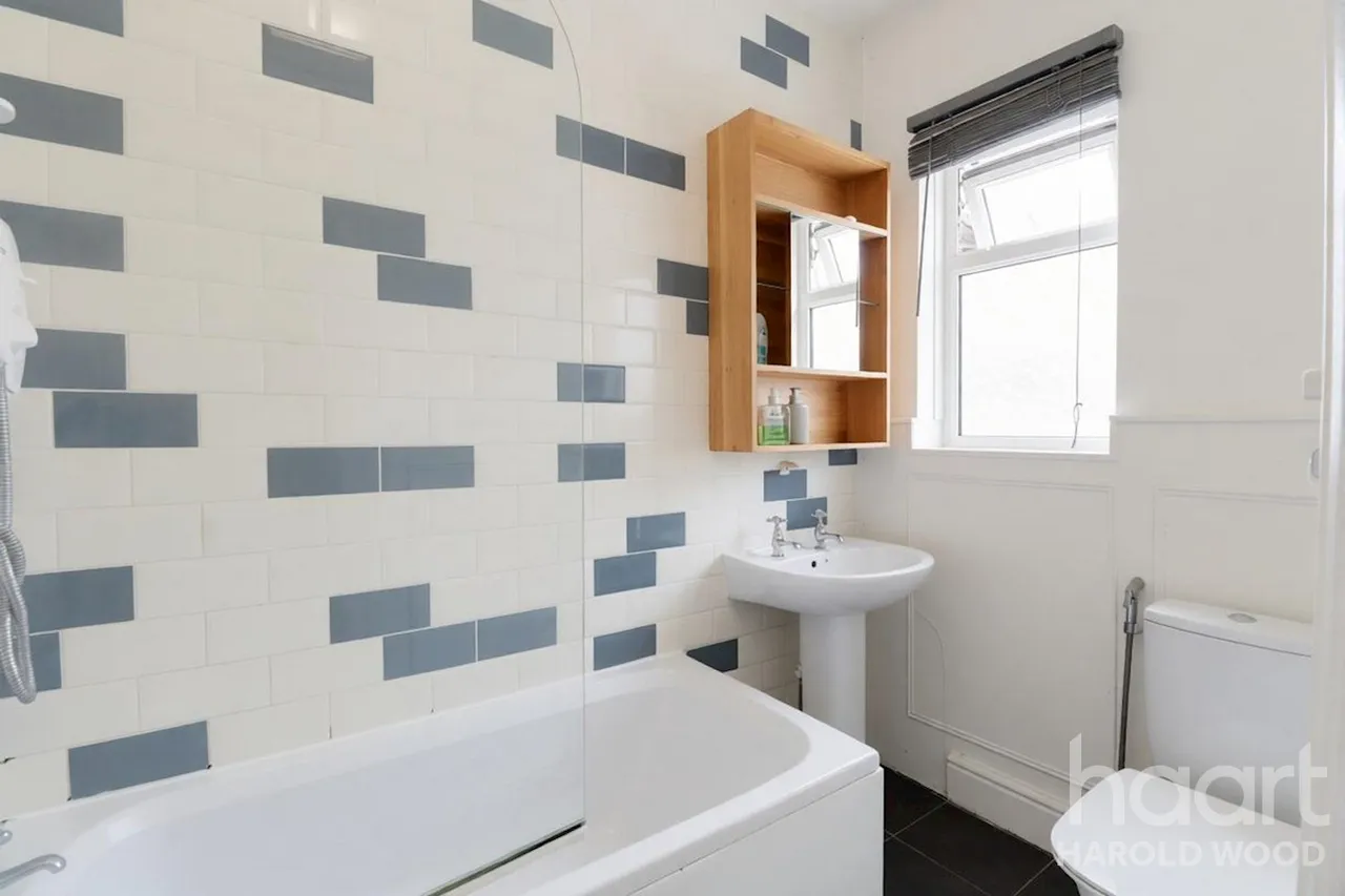 Arundel Road, Harold Wood, RM3, photo 8