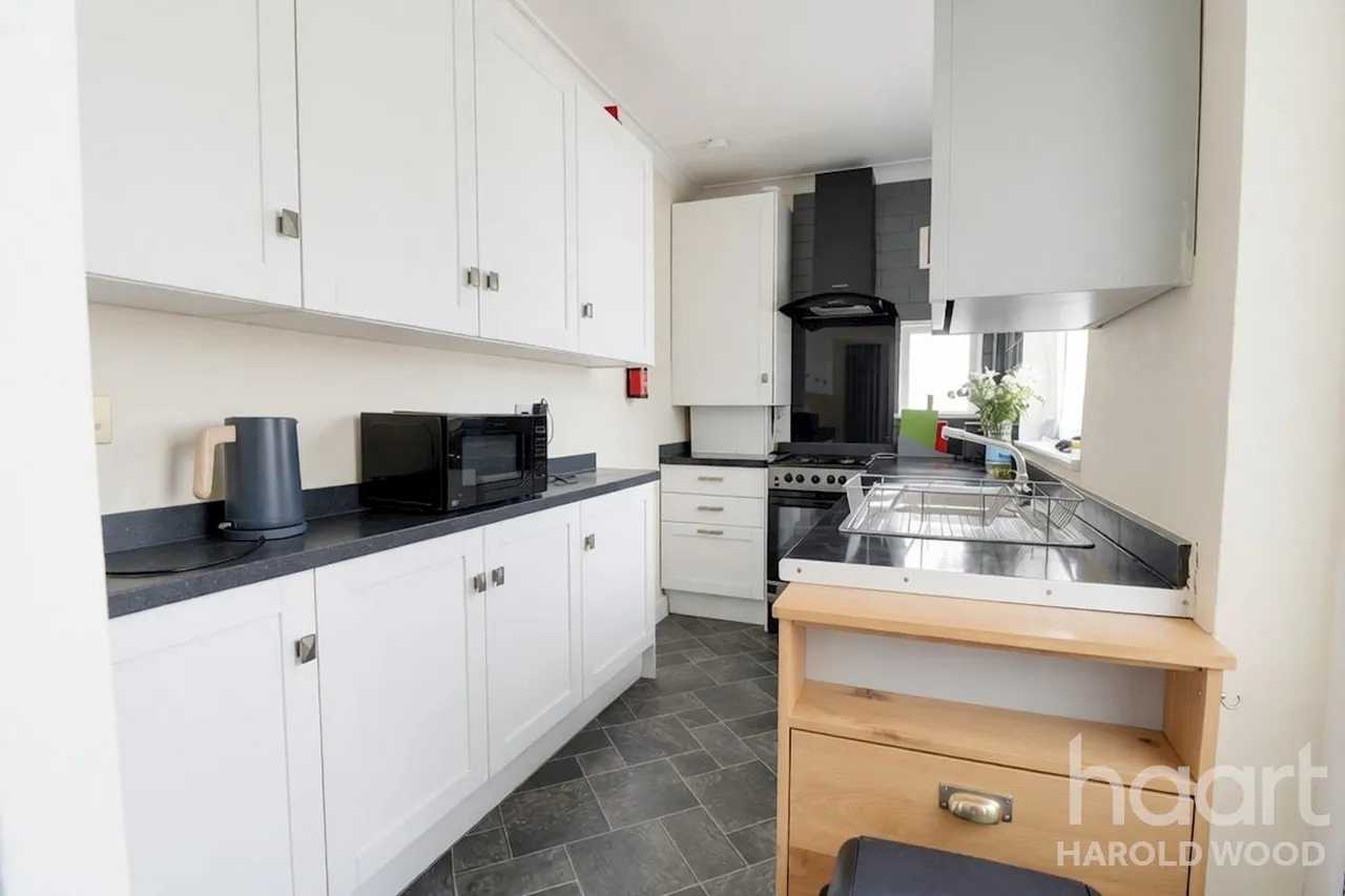 Arundel Road, Harold Wood, RM3, photo 3
