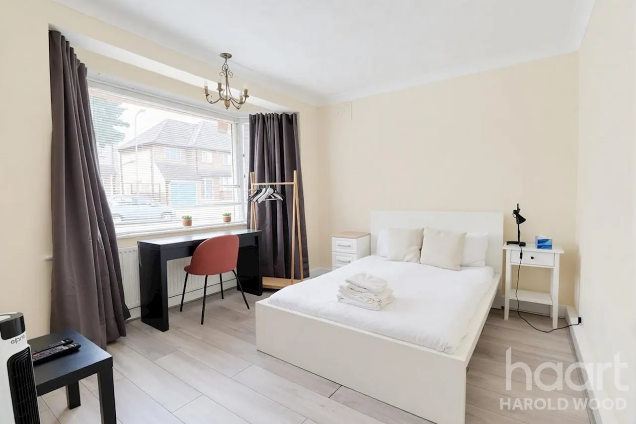 Arundel Road, Harold Wood, RM3, photo 6