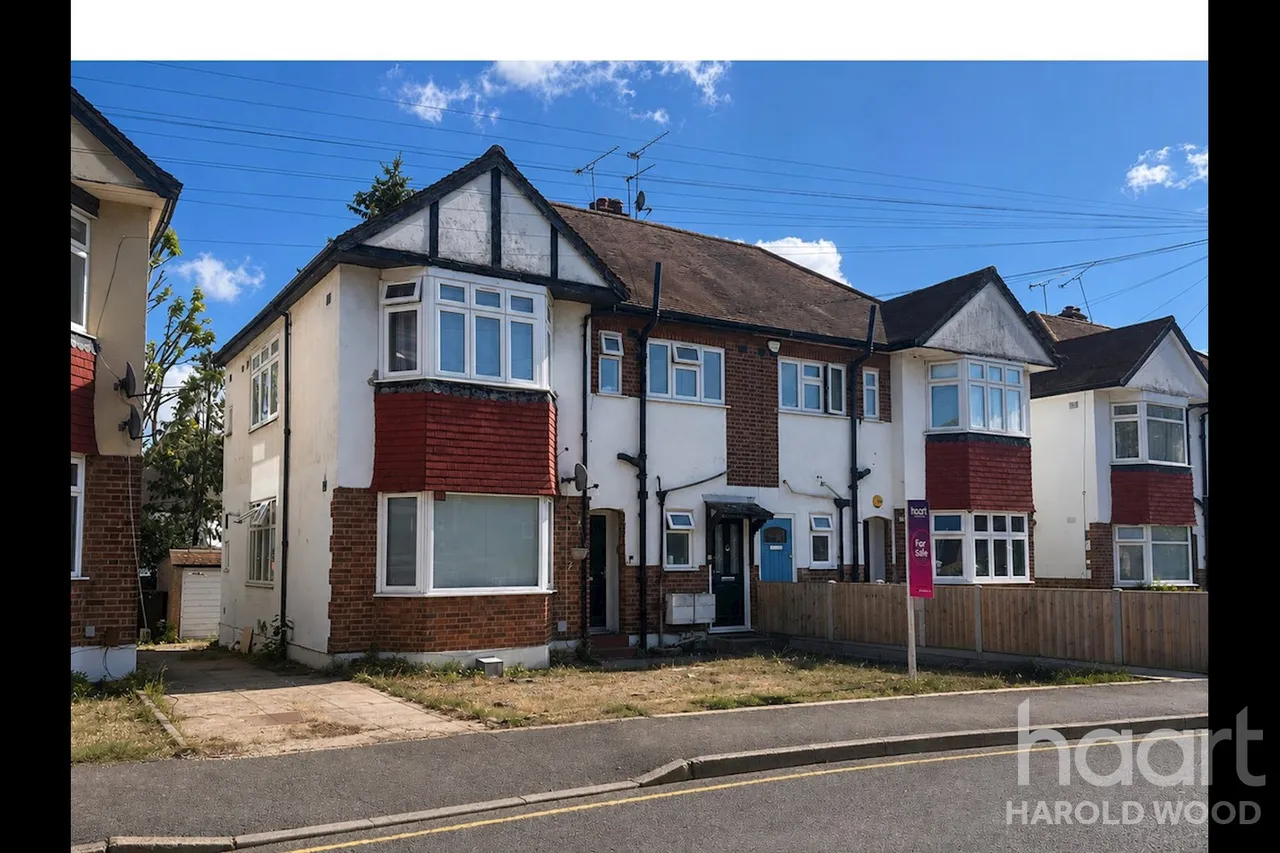 2 bed flat for sale, Arundel Road, Harold Wood, RM3