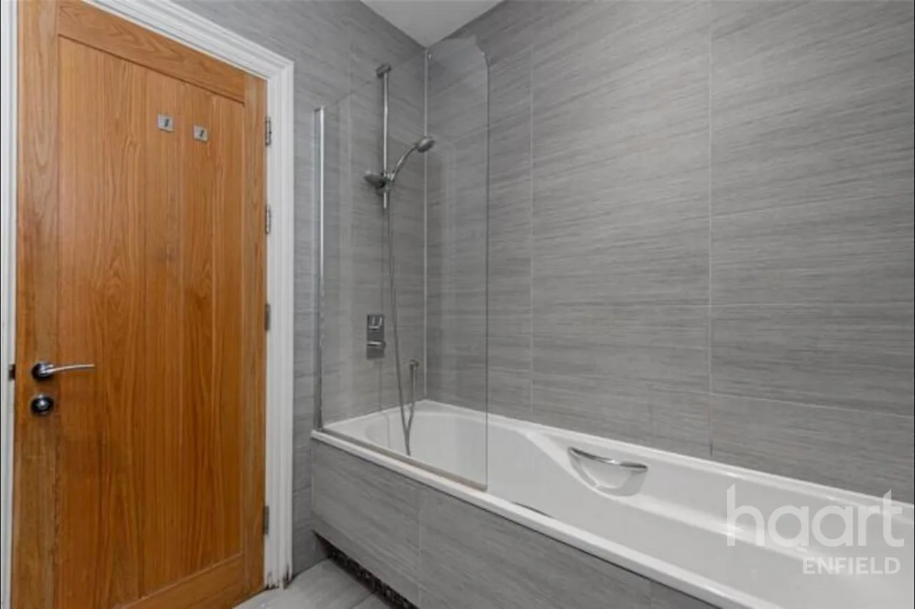 London, NW7, photo 8