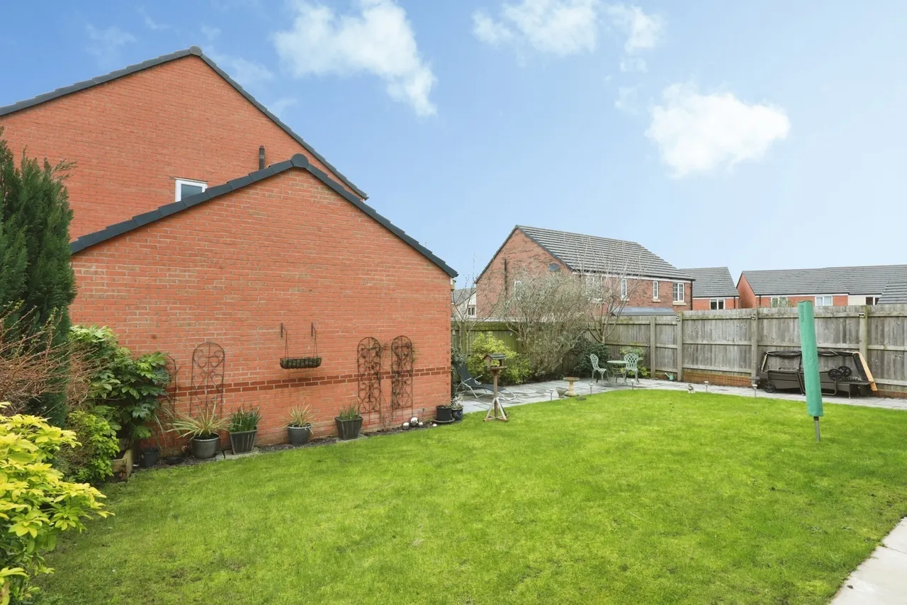 Burnet Close, Shavington, Crewe, Cheshire, CW2, photo 21