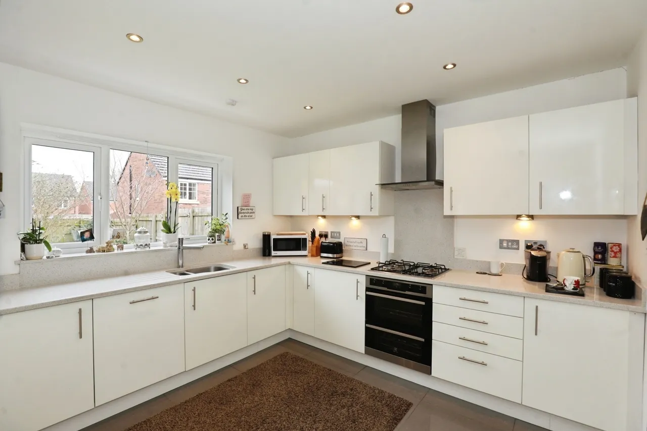 Burnet Close, Shavington, Crewe, Cheshire, CW2, photo 7