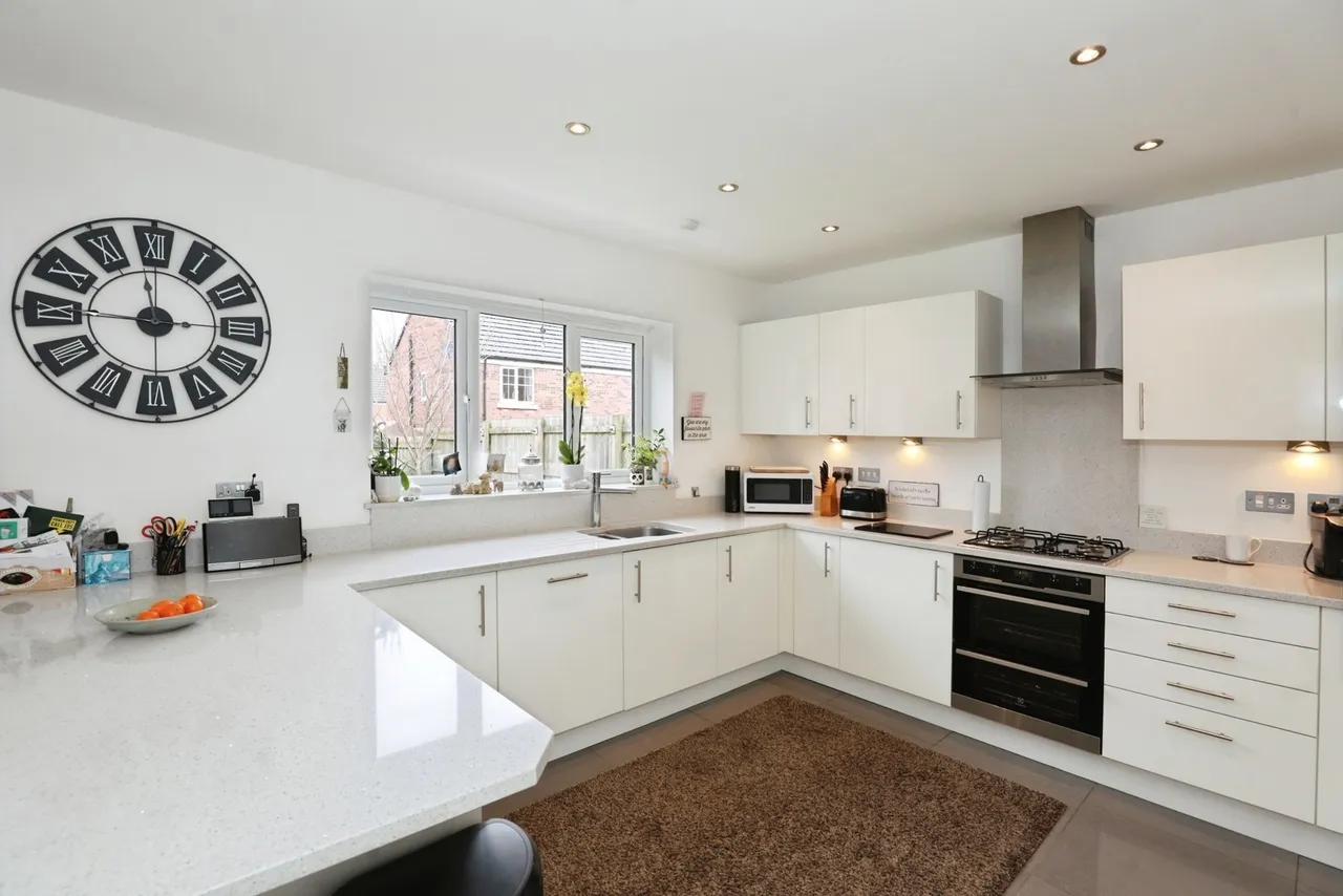 Burnet Close, Shavington, Crewe, Cheshire, CW2, photo 5
