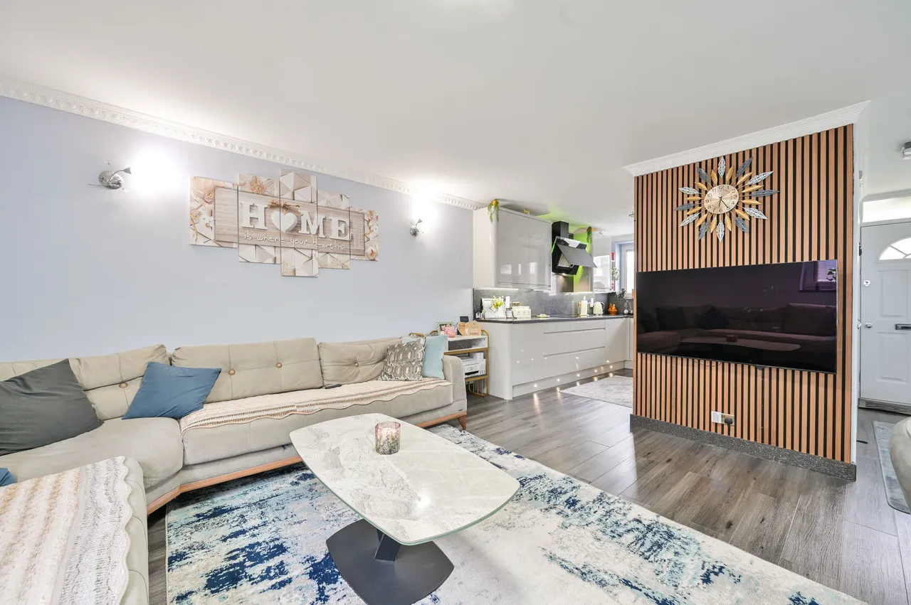 3 bed flat for sale, London, SE15