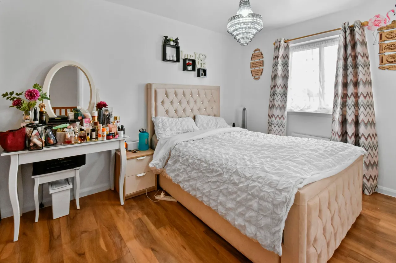 Langton Crescent, East Calder, photo 9