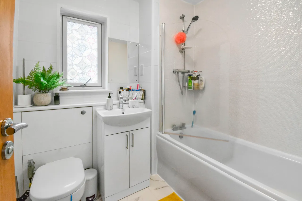 Langton Crescent, East Calder, photo 11