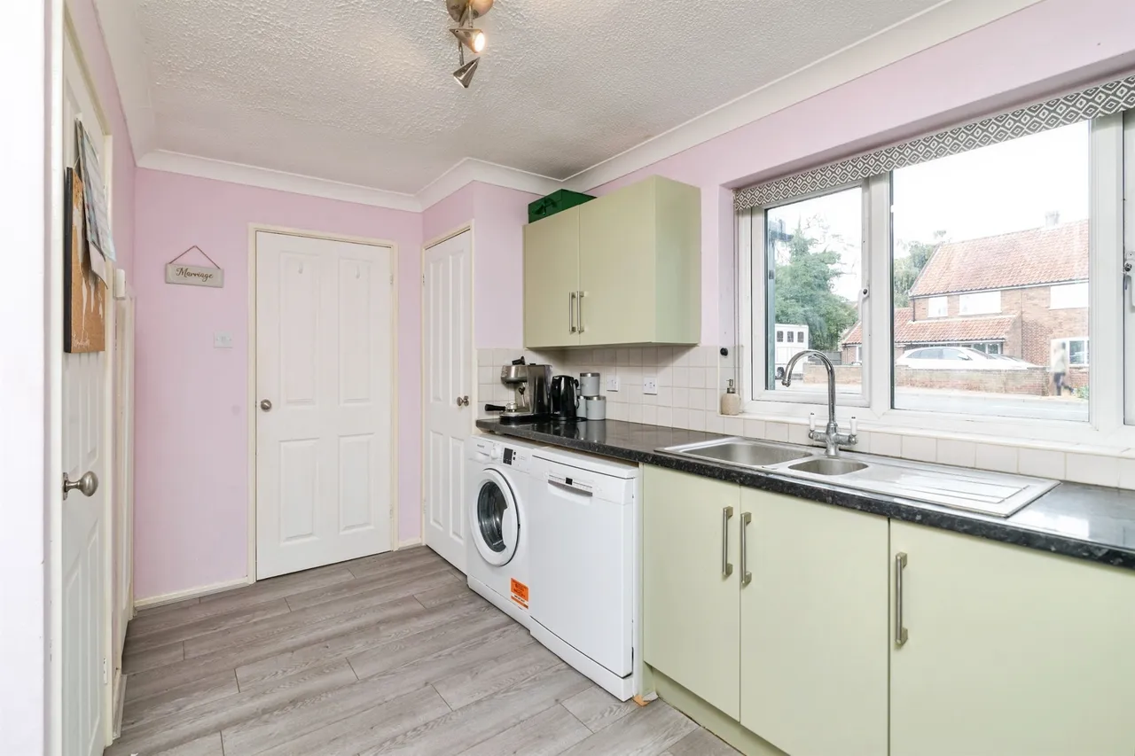 Yarmouth Road, Hales, Norwich, photo 7