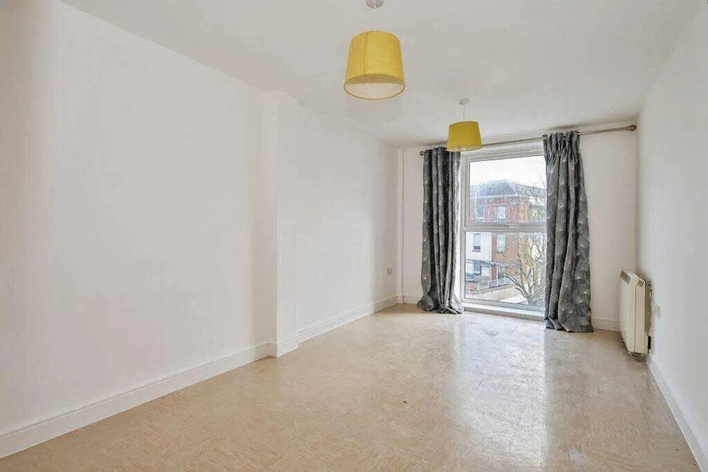 Station Approach, Epsom, KT19, photo 5