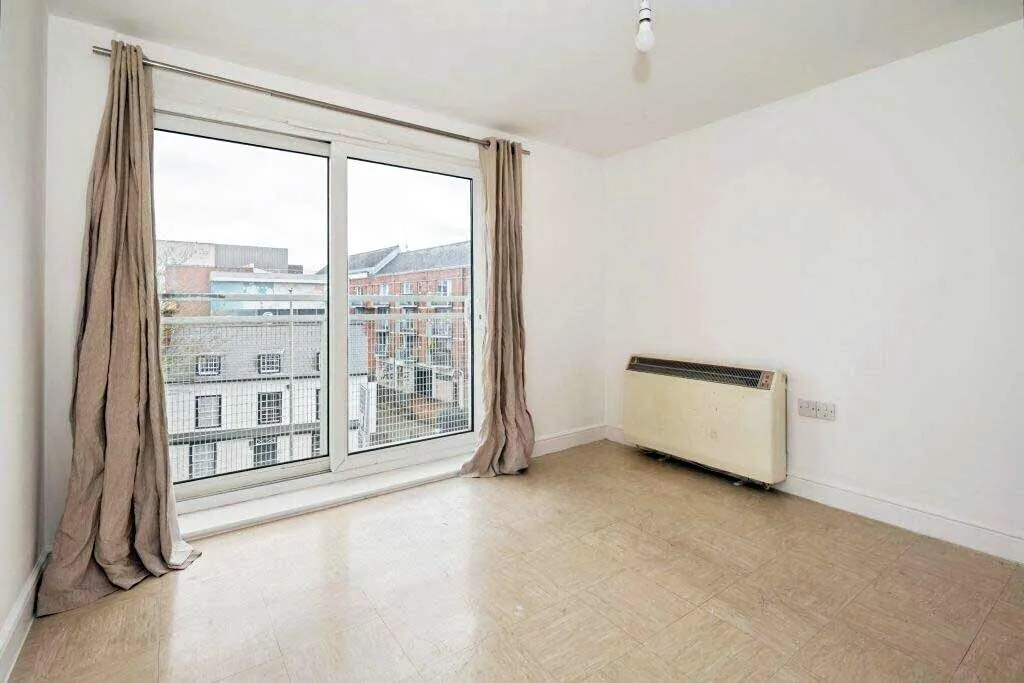 Station Approach, Epsom, KT19, photo 2