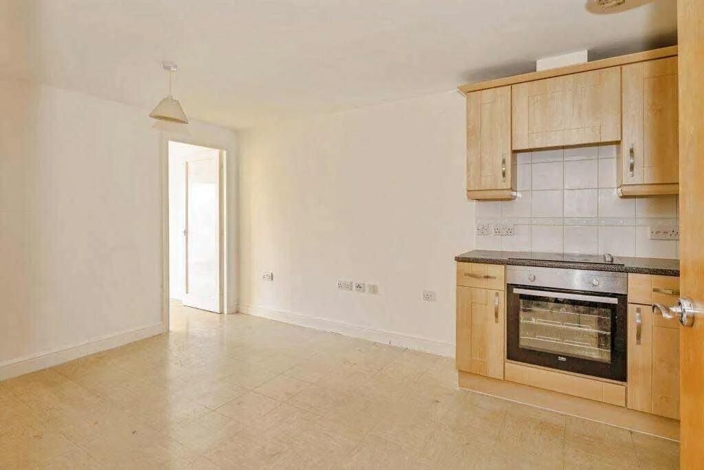 Station Approach, Epsom, KT19, photo 4