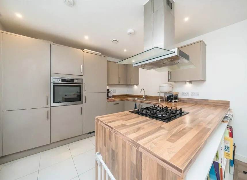Kingston Road, Wimbledon Chase, SW20, photo 2