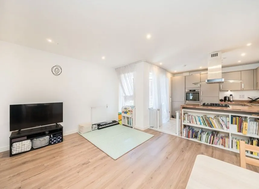 Kingston Road, Wimbledon Chase, SW20, photo 3