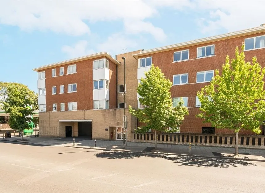 2 bed flat for sale — Kingston Road, Wimbledon Chase, SW20