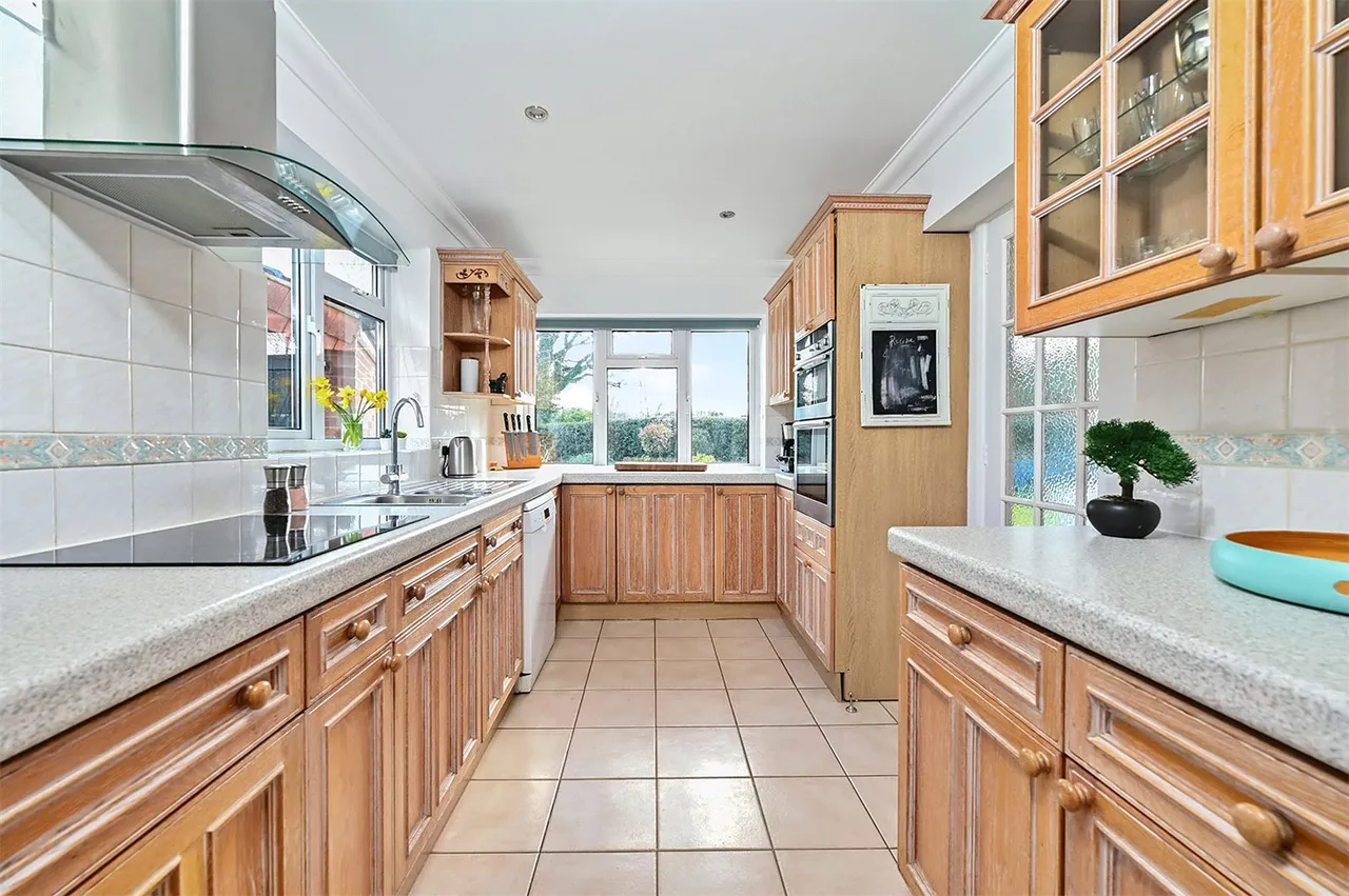 St. Peters Mead, Ash, Guildford, Surrey, GU12 6HA, photo 6