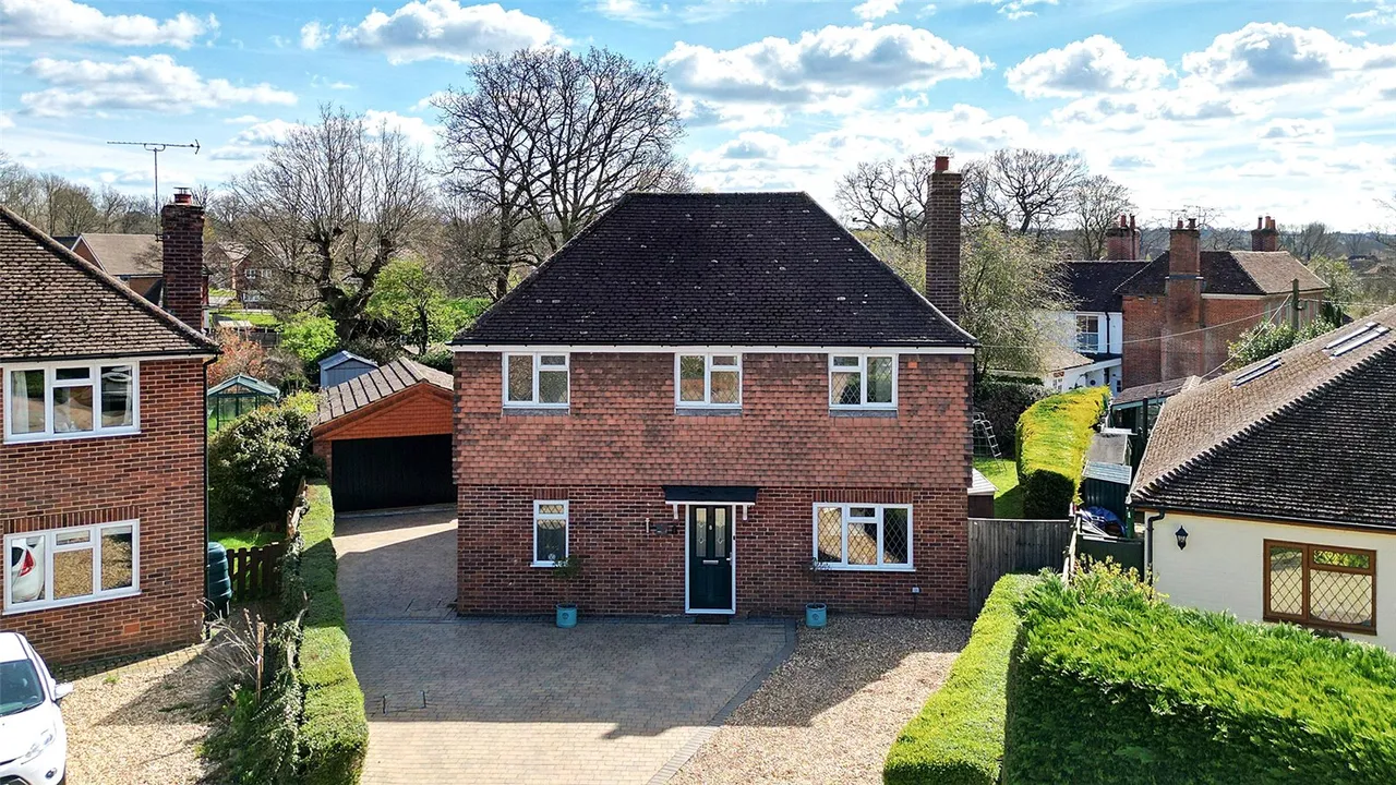 4 bed house for sale — St. Peters Mead, Ash, Guildford, Surrey, GU12 6HA