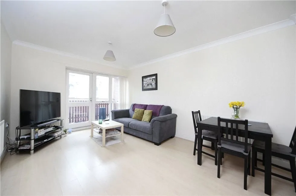 2 bed flat to rent, Ferndale Road, Clapham, SW4