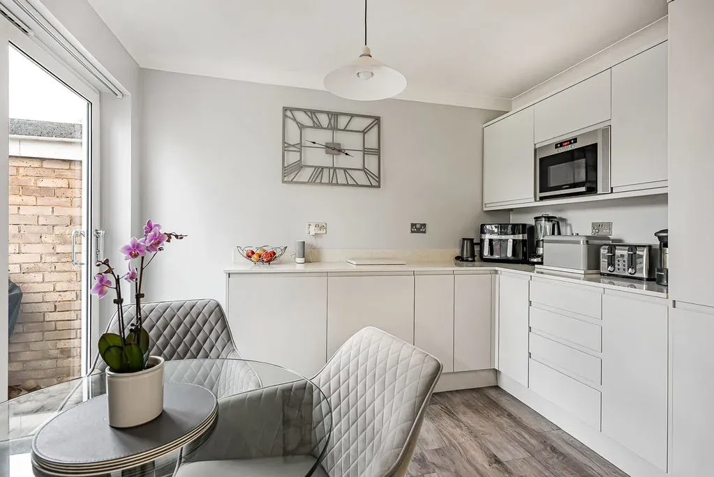 Whalley Drive, Bletchley, Milton Keynes, Buckinghamshire, MK3 6JL, photo 17