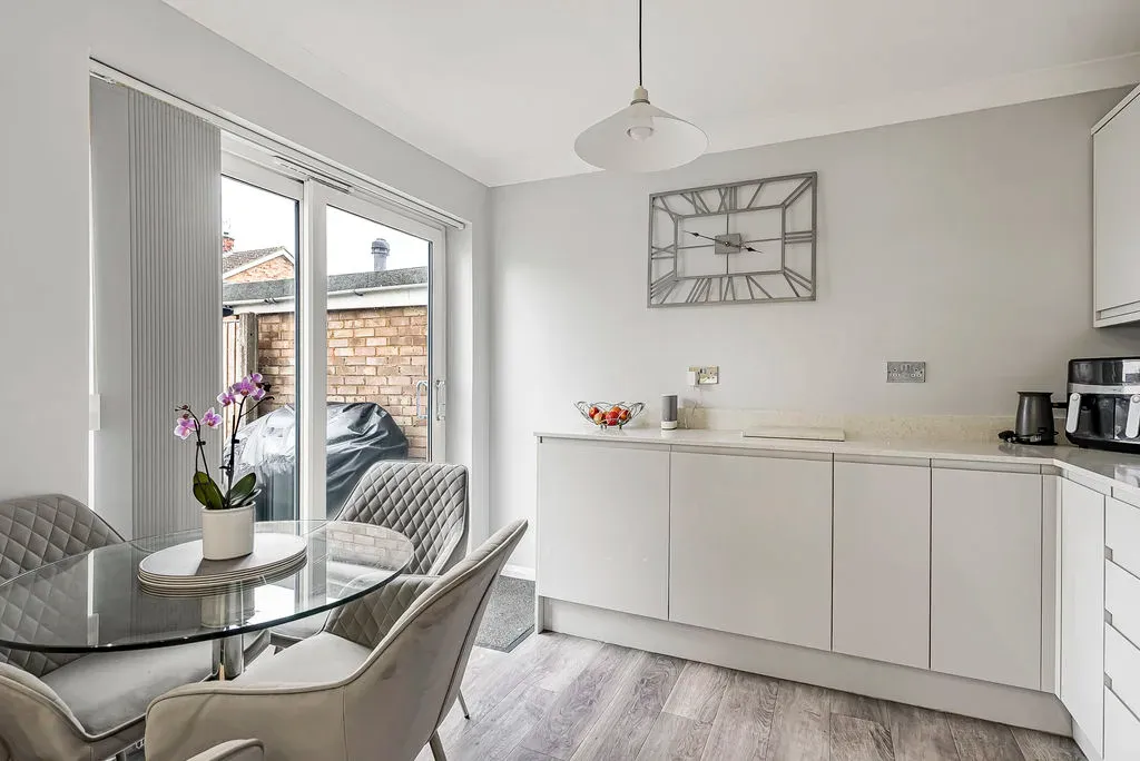 Whalley Drive, Bletchley, Milton Keynes, Buckinghamshire, MK3 6JL, photo 22