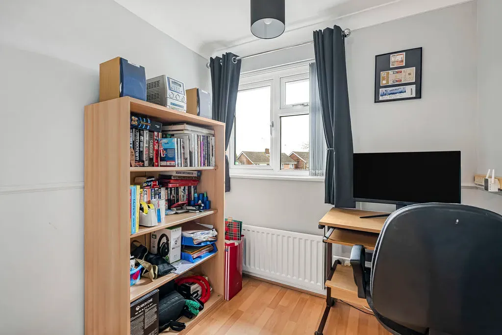 Whalley Drive, Bletchley, Milton Keynes, Buckinghamshire, MK3 6JL, photo 28
