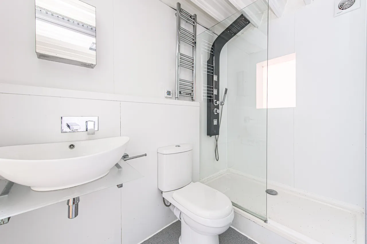 Flat 5, 1 Scout Way, London, photo 4