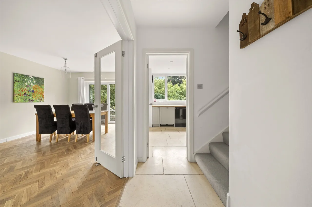 Angas Court, Pine Grove, Weybridge, Surrey, KT13, photo 8