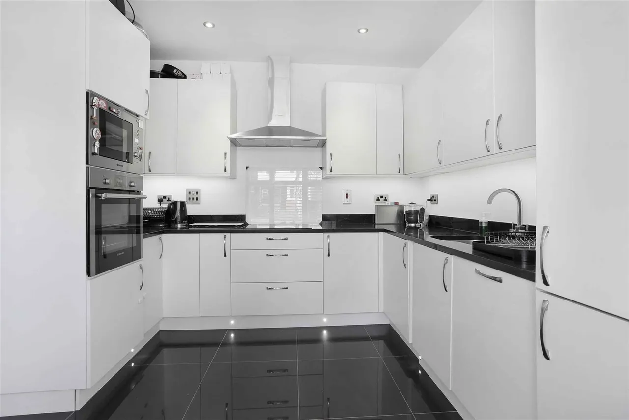 Beverley Road, Whyteleafe, CR3, photo 4
